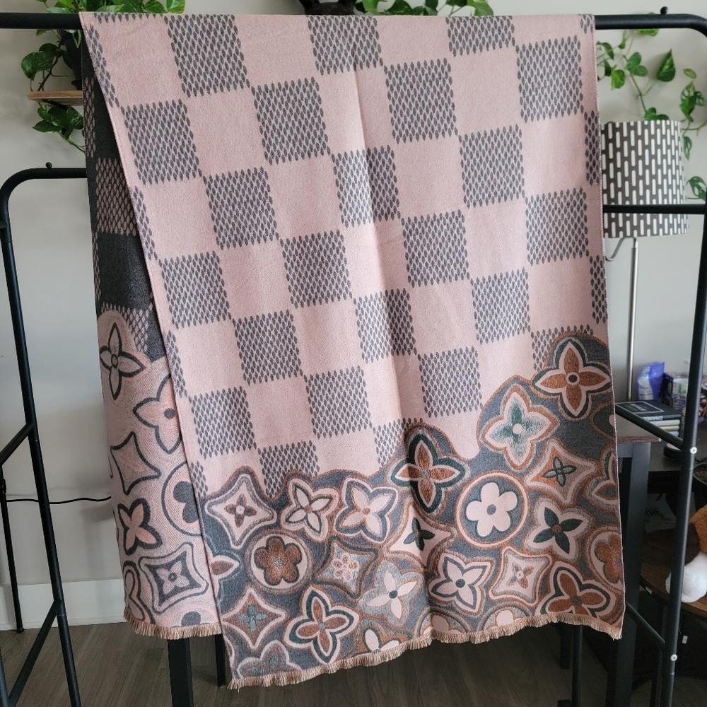 Last One! Elegant Checkered and Floral Soft Scarf